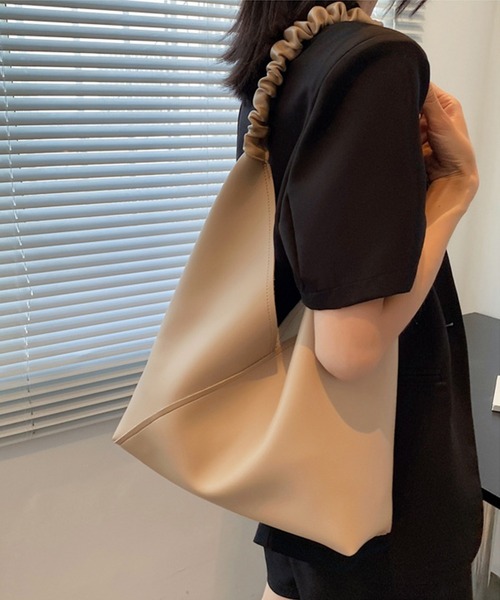 aimoha（アイモハ）の「PUトート（トートバッグ・レディース・ブラック/ベージュ/オフホワイト/イエロー・FREE）」の3枚目の写真