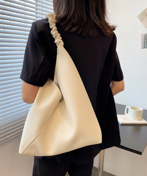 aimoha（アイモハ）の「PUトート（トートバッグ・レディース・ブラック/ベージュ/オフホワイト/イエロー・FREE）」の2枚目の写真