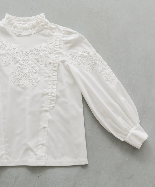 osharewalker（オシャレウォーカー）の「【廃盤】『モチーフレーススタンドカラーブラウス』（シャツ/ブラウス・レディース・オフホワイト/ブラック・1/2）」の20枚目の写真