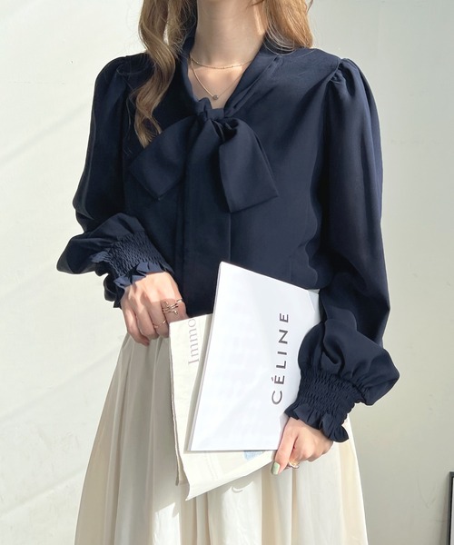 Futier land(フューティアランド)の「毎日のオフィスカジュアルを華やかに。2wayバルーン袖リボンブラウス(シャツ/ブラウス・レディース・モカ/ベージュ系その他/マスタード/レッド系その他/ミント/ホワイト/ネイビー/ブラック/ライトブルー/ライトパープル・MEDIUM/LARGE/X-LARGE)」の19枚目の写真