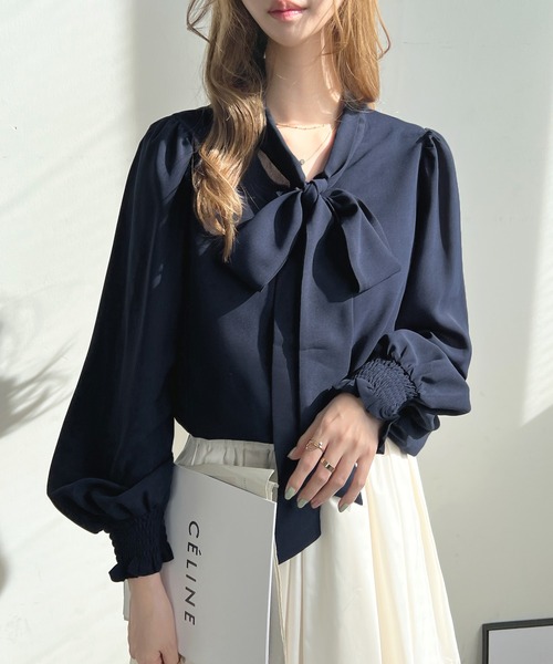 Futier land(フューティアランド)の「毎日のオフィスカジュアルを華やかに。2wayバルーン袖リボンブラウス(シャツ/ブラウス・レディース・モカ/ベージュ系その他/マスタード/レッド系その他/ミント/ホワイト/ネイビー/ブラック/ライトブルー/ライトパープル・MEDIUM/LARGE/X-LARGE)」の22枚目の写真