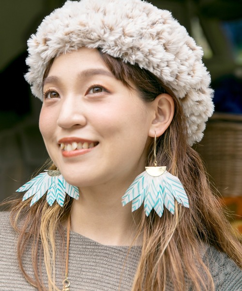 チャイハネ(チャイハネ)の「【チャイハネ】インシアフェザーピアス(ピアス(両耳用)・レディース・ターコイズブルー/ブラック・FREE)」の4枚目の写真