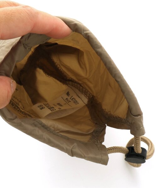 Ampersand（アンパサンド）の「/ライトダウンマフラー_撥水加工（マフラー・キッズ・ピンク/ブラック/カーキ/ベージュ・140/95/120）」の10枚目の写真