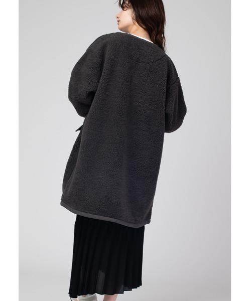 Design Tshirts Store graniph（デザイン　ティーシャツ　ストア　グラニフ）の「ステッチラインパターン｜ボアアウター（ブルゾン・レディース・チャコール・FREE）」の4枚目の写真