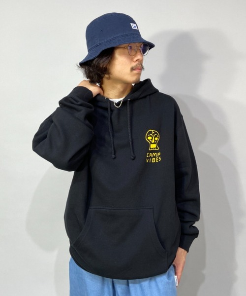 POLeR（ポーラー）の「POLER/ポーラー バックプリント パーカー 213APM2603（パーカー・メンズ・ブラック/イエロー・M/L）」の5枚目の写真