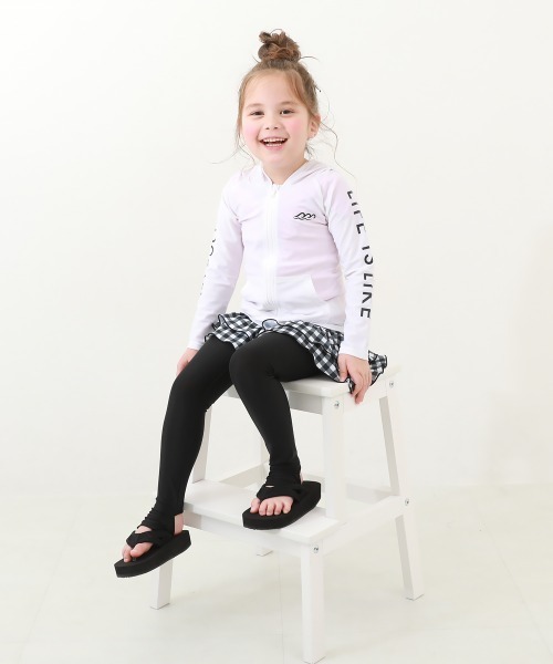 devirock（デビロック）の「UVカット フード付き 長袖ジップラッシュガード（ラッシュガード・キッズ・ホワイト/ブラック/その他3/その他4・110cm/100cm/120cm/130cm/140cm/150cm/160cm）」の22枚目の写真