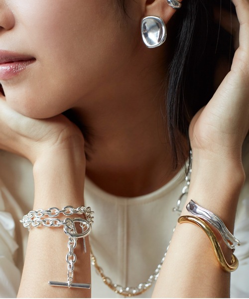 Nothing And Others(ナッシングアンドアザーズ)の「「Nothing And Others/ナッシングアンドアザーズ」Bumpmotif Earring(イヤリング・レディース・シルバー/ゴールド・FREE)」の4枚目の写真