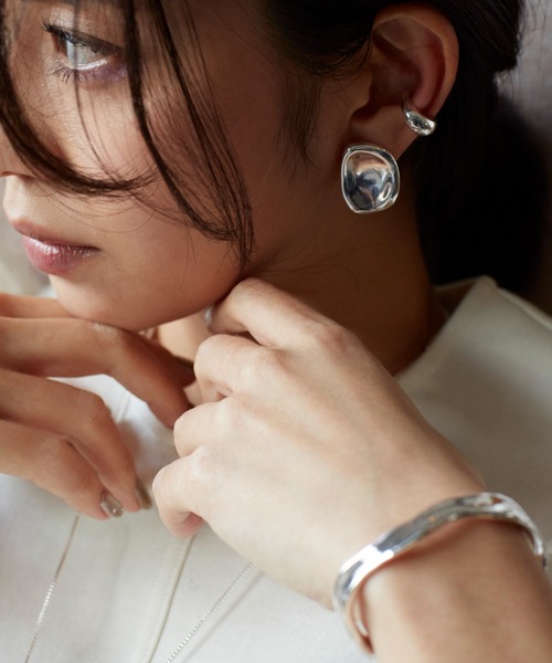Nothing And Others(ナッシングアンドアザーズ)の「「Nothing And Others/ナッシングアンドアザーズ」Bumpmotif Earring(イヤリング・レディース・シルバー/ゴールド・FREE)」の3枚目の写真