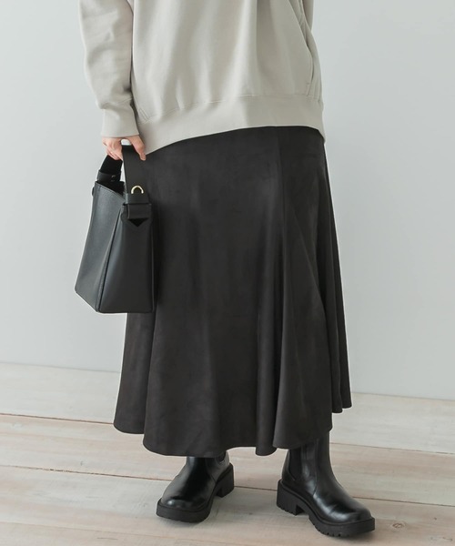 URBAN RESEARCH Sonny Label（アーバンリサーチサニーレーベル）の「スエードマーメイドスカート（スカート・レディース・チャコールグレー/アイボリー/キャメル・38/36）」の3枚目の写真