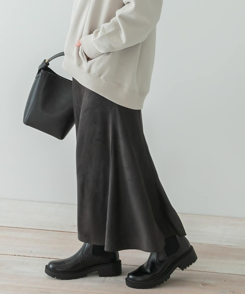 URBAN RESEARCH Sonny Label（アーバンリサーチサニーレーベル）の「スエードマーメイドスカート（スカート・レディース・チャコールグレー/アイボリー/キャメル・38/36）」の10枚目の写真