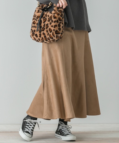 URBAN RESEARCH Sonny Label（アーバンリサーチサニーレーベル）の「スエードマーメイドスカート（スカート・レディース・チャコールグレー/アイボリー/キャメル・38/36）」の5枚目の写真