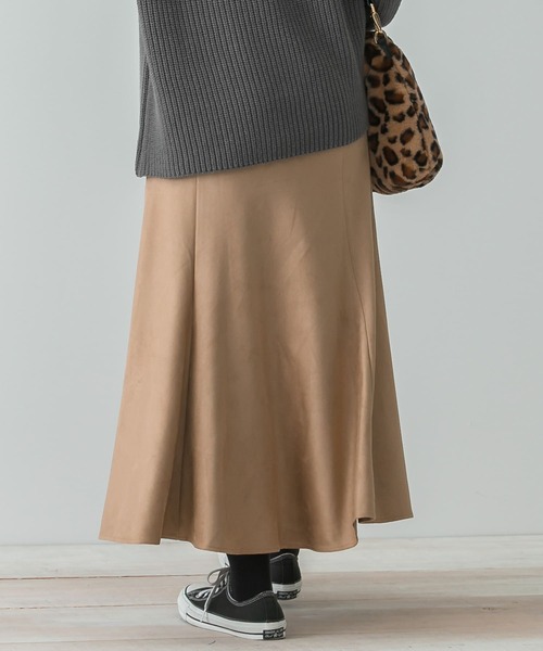 URBAN RESEARCH Sonny Label（アーバンリサーチサニーレーベル）の「スエードマーメイドスカート（スカート・レディース・チャコールグレー/アイボリー/キャメル・38/36）」の17枚目の写真