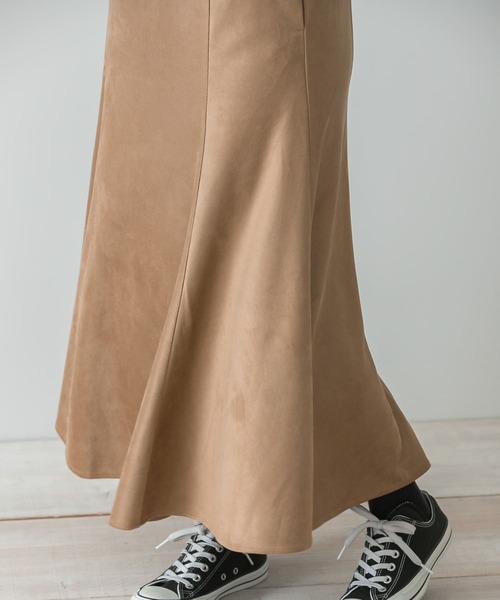 URBAN RESEARCH Sonny Label（アーバンリサーチサニーレーベル）の「スエードマーメイドスカート（スカート・レディース・チャコールグレー/アイボリー/キャメル・38/36）」の6枚目の写真