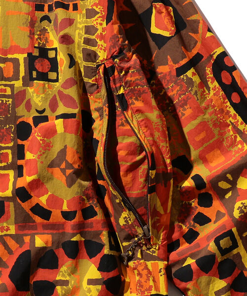 BEAMS PLUS（ビームスプラス）の「BEAMS PLUS / ジオメトリック プリント アノラック（その他アウター・メンズ・オレンジ/サックスブルー・SMALL/MEDIUM/LARGE/X-LARGE）」の21枚目の写真