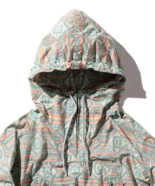 BEAMS PLUS（ビームスプラス）の「BEAMS PLUS / ジオメトリック プリント アノラック（その他アウター・メンズ・オレンジ/サックスブルー・SMALL/MEDIUM/LARGE/X-LARGE）」の19枚目の写真