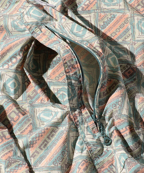 BEAMS PLUS（ビームスプラス）の「BEAMS PLUS / ジオメトリック プリント アノラック（その他アウター・メンズ・オレンジ/サックスブルー・SMALL/MEDIUM/LARGE/X-LARGE）」の17枚目の写真