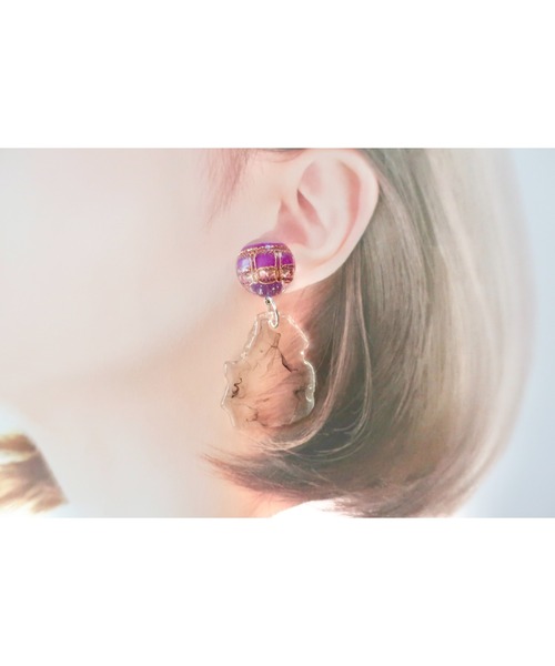 tone(トーン)の「【hazeleyes】パープルと和柄のピアス【hazeleyes-ヘーゼルアイズ】(MA)(ピアス(両耳用)・レディース・パープル・FREE)」の1枚目の写真