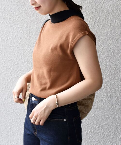 SHIPS（シップス）の「*〈手洗い可能/UVカット/接触冷感〉パールモチーフボウタイニット ボーダー/ソリッド◆（ニット/セーター・レディース・ブラック/ネイビー/オフホワイト/ダークグレー/ブラウン/ブラック系・ONE SIZE）」の20枚目の写真