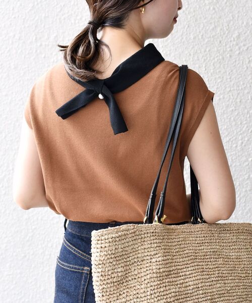 SHIPS（シップス）の「*〈手洗い可能/UVカット/接触冷感〉パールモチーフボウタイニット ボーダー/ソリッド◆（ニット/セーター・レディース・ブラック/ネイビー/オフホワイト/ダークグレー/ブラウン/ブラック系・ONE SIZE）」の19枚目の写真