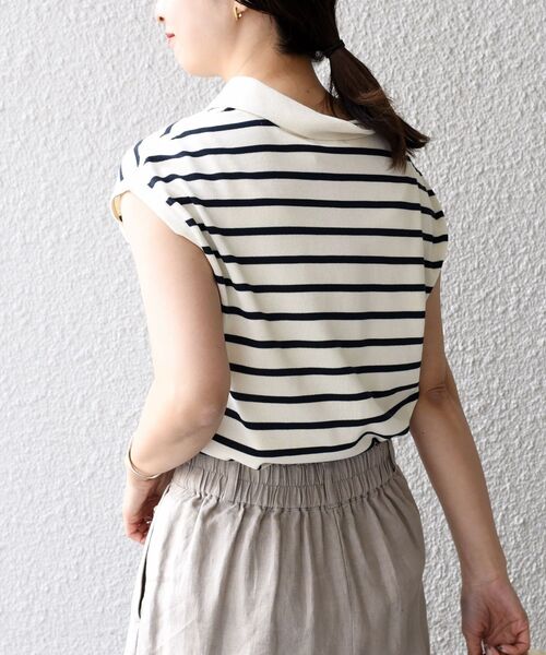 SHIPS（シップス）の「*〈手洗い可能/UVカット/接触冷感〉パールモチーフボウタイニット ボーダー/ソリッド◆（ニット/セーター・レディース・ブラック/ネイビー/オフホワイト/ダークグレー/ブラウン/ブラック系・ONE SIZE）」の12枚目の写真