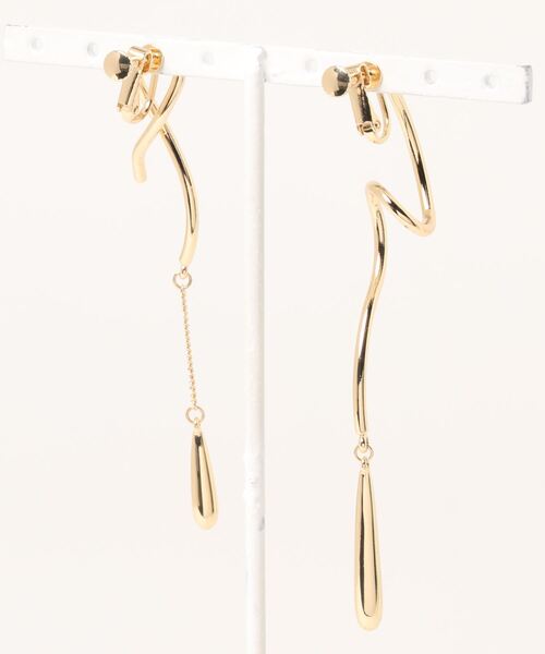 GOLDY(ゴールディ)の「ドローイング ライン アシンメトリー イヤリング(イヤリング・レディース・シルバー/ゴールド・FREE)」の5枚目の写真