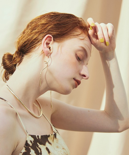 GOLDY(ゴールディ)の「ドローイング ライン アシンメトリー イヤリング(イヤリング・レディース・シルバー/ゴールド・FREE)」の16枚目の写真