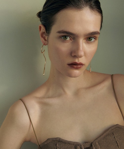 GOLDY(ゴールディ)の「ドローイング ライン アシンメトリー イヤリング(イヤリング・レディース・シルバー/ゴールド・FREE)」の12枚目の写真