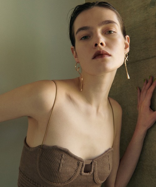 GOLDY(ゴールディ)の「ドローイング ライン アシンメトリー イヤリング(イヤリング・レディース・シルバー/ゴールド・FREE)」の13枚目の写真