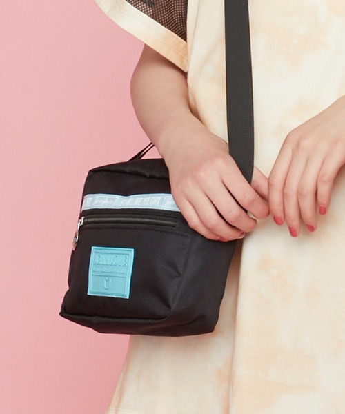 JENNI love（ジェニィラブ）の「シリコンワッペンショルダーバッグ（ショルダーバッグ・キッズ・ブラック/ラベンダー/ベージュ・F）」の2枚目の写真