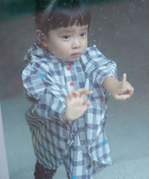 392 plusm（サンキューニプリュスエム）の「Kids Rain Poncho - gingham - 641931（レインコート/ポンチョ・キッズ・ブラック/ミント・XS/S/M）」の3枚目の写真