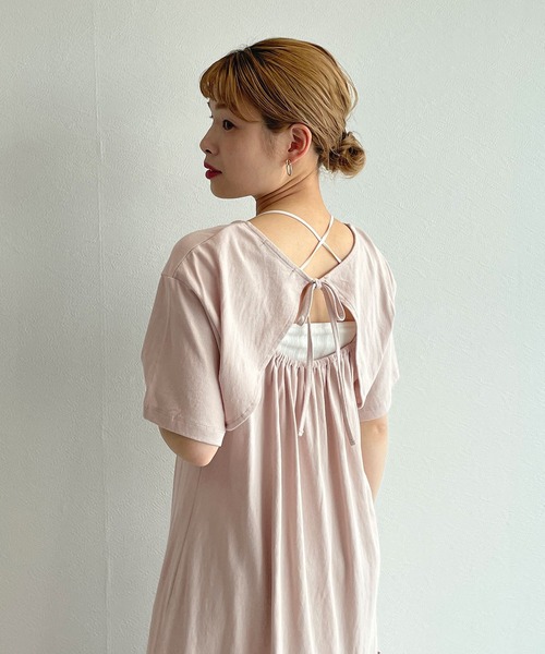 w closet(ダブルクローゼット)の「バックオープンティアードカットワンピース(ワンピース・レディース・グレイッシュベージュ/スミクロ/マスタード・FREE)」の6枚目の写真