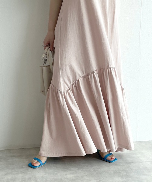 w closet(ダブルクローゼット)の「バックオープンティアードカットワンピース(ワンピース・レディース・グレイッシュベージュ/スミクロ/マスタード・FREE)」の8枚目の写真