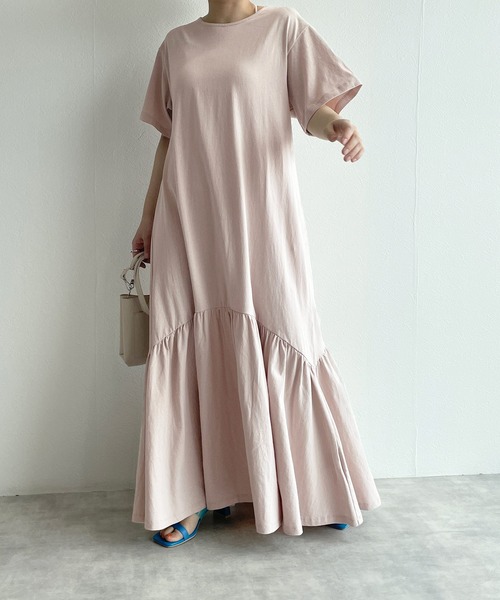 w closet(ダブルクローゼット)の「バックオープンティアードカットワンピース(ワンピース・レディース・グレイッシュベージュ/スミクロ/マスタード・FREE)」の11枚目の写真