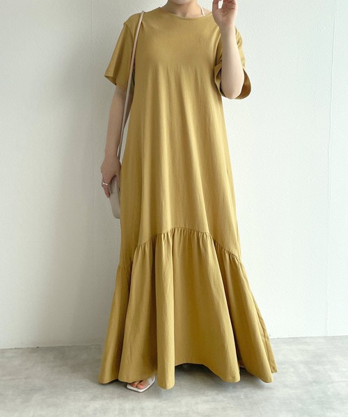 w closet(ダブルクローゼット)の「バックオープンティアードカットワンピース(ワンピース・レディース・グレイッシュベージュ/スミクロ/マスタード・FREE)」の17枚目の写真