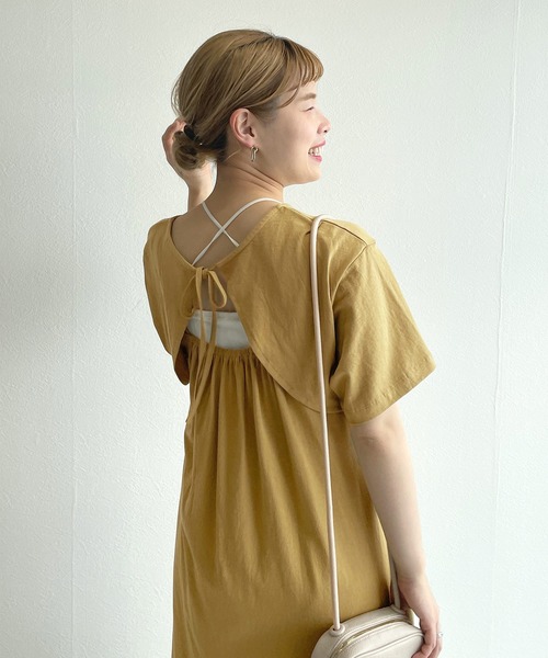 w closet(ダブルクローゼット)の「バックオープンティアードカットワンピース(ワンピース・レディース・グレイッシュベージュ/スミクロ/マスタード・FREE)」の20枚目の写真