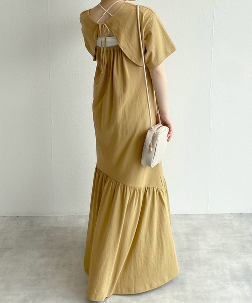 w closet(ダブルクローゼット)の「バックオープンティアードカットワンピース(ワンピース・レディース・グレイッシュベージュ/スミクロ/マスタード・FREE)」の22枚目の写真