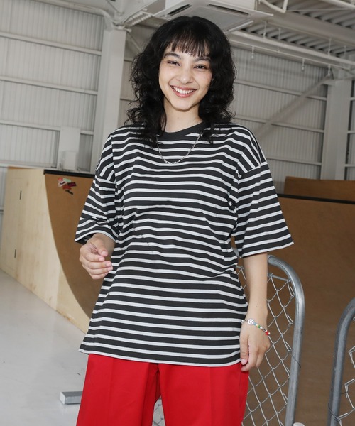 MSG（エムエスジー）の「Buyer's Select/オーバーサイズ5分袖ボーダー Tシャツ マルチボーダー（Tシャツ/カットソー・メンズ・イエロー系/ネイビー系1/ベージュ系1/ホワイト/ブラック/ブラック系1/ブラック系/ホワイト系1/チャコール/グリーン/グリーン系/ホワイト系/オレンジ系/ネイビー・L/XL/M）」の6枚目の写真