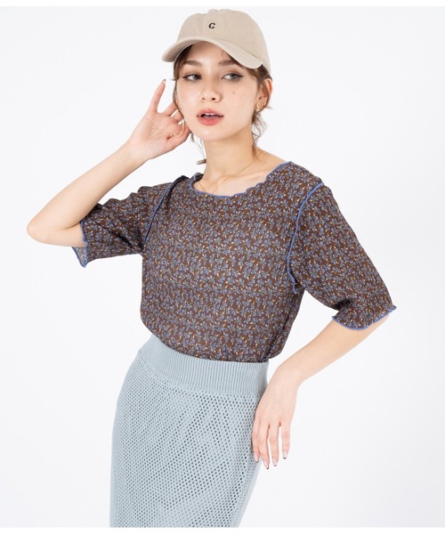 CHILLE（チル）の「小花柄メローシアートップスTシャツ（Tシャツ/カットソー・レディース・ブラック/ブラウン・FREE）」の2枚目の写真