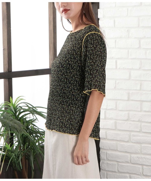 CHILLE（チル）の「小花柄メローシアートップスTシャツ（Tシャツ/カットソー・レディース・ブラック/ブラウン・FREE）」の6枚目の写真