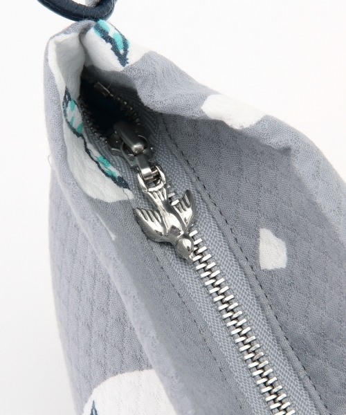 Ray BEAMS(レイビームス)の「●ミナ ペルホネン / coupe bag "cross bird"(ショルダーバッグ・レディース・グレー/ネイビー・ONE SIZE)」の4枚目の写真