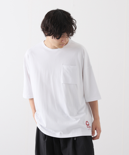 JOURNAL STANDARD relume(ジャーナルスタンダード レリューム)の「【CLOVERU / クローバル】SHELTECH with Cloveru WideT(Tシャツ/カットソー・メンズ・ホワイト/ブラック・MEDIUM/LARGE)」の2枚目の写真