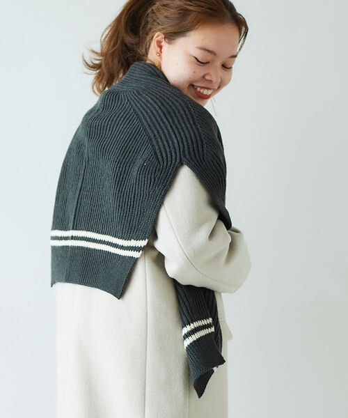 le.coeur blanc（ルクールブラン）の「ラインショルダーマフラー（マフラー・レディース・ベージュ/チャコールグレー・FREE）」の7枚目の写真