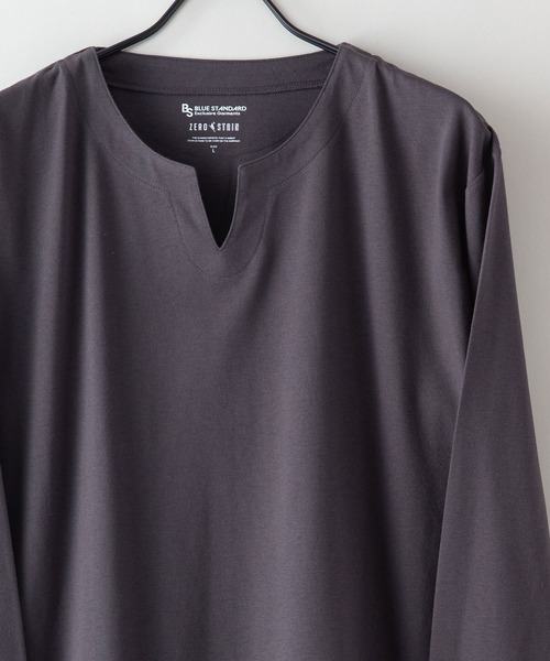 Blue Standard (ブルースタンダード)の「【Blue Standard/ブルースタンダード】ZEROSTAIN ゼロステイン 汗染みの目立ちにくいTシャツ UVカット 撥水性 汚れが付きにくい キーネックロンT(Tシャツ/カットソー・メンズ・ホワイト/チャコールグレー/ブラック/杢グレー/ダークブルー・MEDIUM/LARGE/X-LARGE)」の20枚目の写真