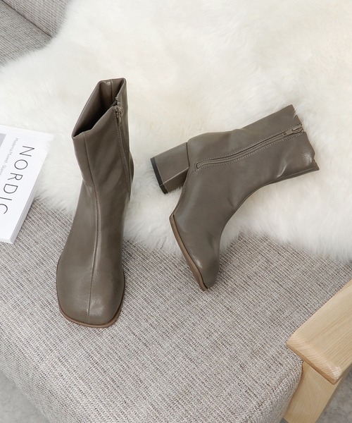 alala（アララ）の「オブリークトゥショートブーツ（ブーツ・レディース・アイボリー/ブラック/グレイッシュベージュ/キャメル・S/M/L/LL）」の4枚目の写真