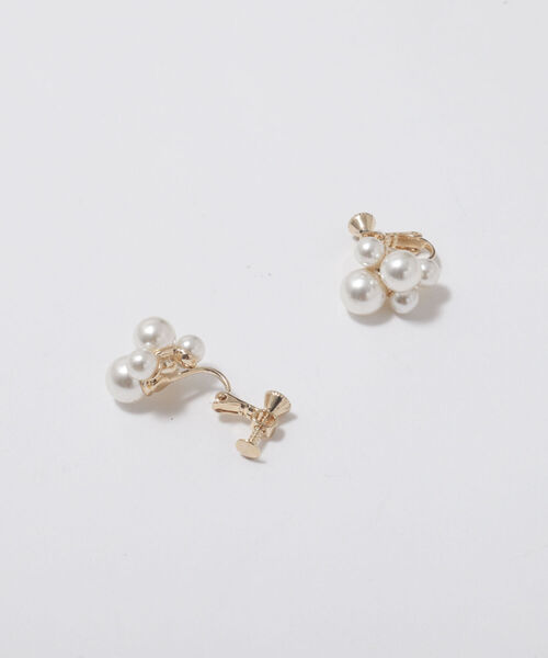 NOLLEY’S Sophi（ノーリーズソフィ）の「パールパールイヤリング（イヤリング・レディース・オフホワイト・FREE）」の3枚目の写真