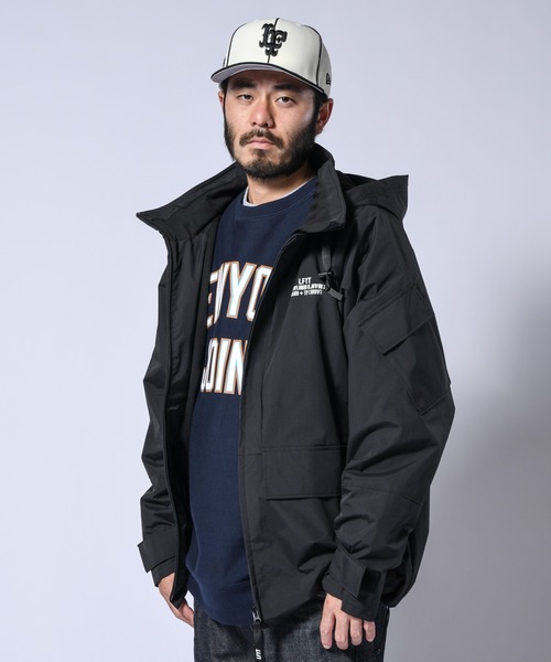 LFYT（エルエフワイティー）の「LFYT ラファイエット [Lafayette] - ミリタリー ツーレイヤー マウンテン パーカー [MILITARY 2 LAYER MOUNTAIN PARKA]（マウンテンパーカー・メンズ・ブラック/タイガーカモ・X-LARGE/LARGE）」の5枚目の写真