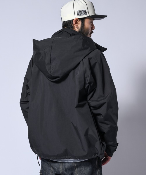 LFYT（エルエフワイティー）の「LFYT ラファイエット [Lafayette] - ミリタリー ツーレイヤー マウンテン パーカー [MILITARY 2 LAYER MOUNTAIN PARKA]（マウンテンパーカー・メンズ・ブラック/タイガーカモ・X-LARGE/LARGE）」の6枚目の写真