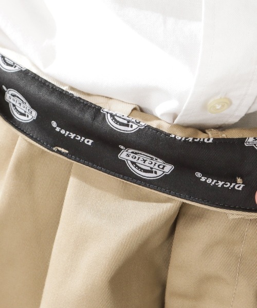 Dickies(ディッキーズ)の「Dickies ディッキーズ 別注 ツータックワイドテーパードチノパンツ(チノパンツ・メンズ・ブラック/ベージュ/ホワイト・34inch/32inch/28inch/30inch)」の4枚目の写真