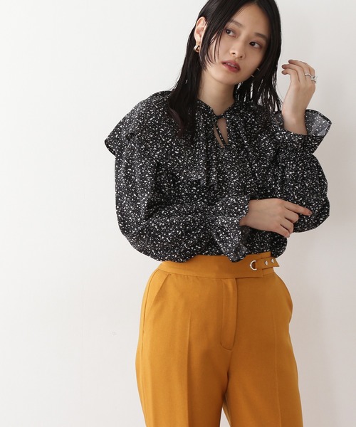 N.(N. Natural Beauty Basic)(エヌエヌナチュラルビューティーベーシック)の「◆ワイドフリルケープブラウス(シャツ/ブラウス・レディース・オフホワイト/ブラック系その他/ブルー・MEDIUM)」の3枚目の写真