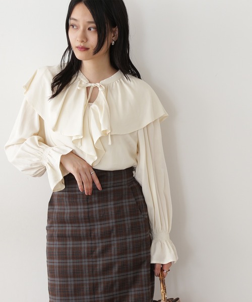 N.(N. Natural Beauty Basic)(エヌエヌナチュラルビューティーベーシック)の「◆ワイドフリルケープブラウス(シャツ/ブラウス・レディース・オフホワイト/ブラック系その他/ブルー・MEDIUM)」の2枚目の写真